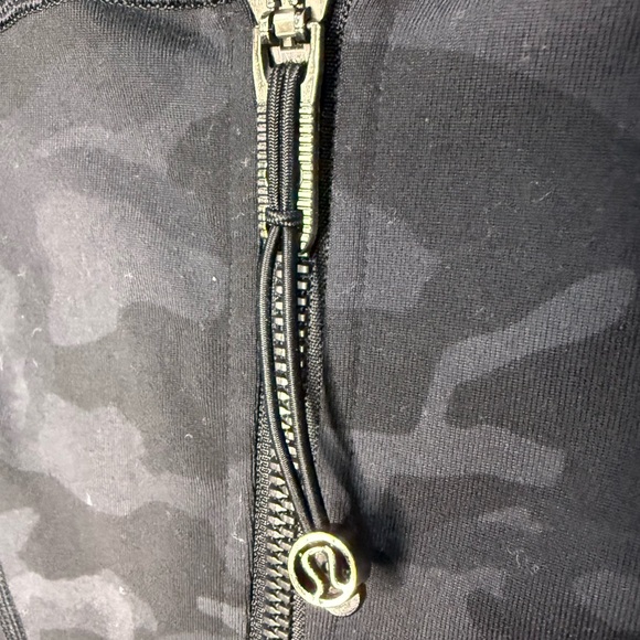Lululemon In Stride Jacket Heritage 365 Camo Deep Coal Multi Size 4 - Picture 3 of 10